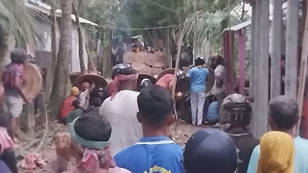 ভাঙ্গায় ৪ গ্রামবাসীর মুখোমুখি সংঘর্ষ, আহত ৬০