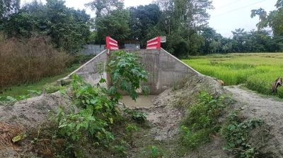 ব্রিজ আছে রাস্তা নেই, দুর্ভোগে দুই গ্রামের হাজার মানুষ