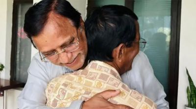 সেই মোদাব্বেরকে বুকে জড়িয়ে যা বললেন বিএনপি নেতা সালাম