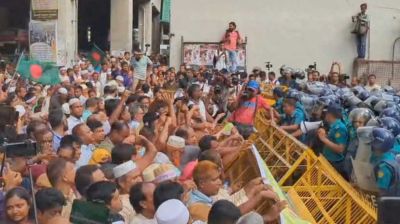 সচিবালয় অভিমুখে শিক্ষকদের পদযাত্রা আটকে দিয়েছে পুলিশ