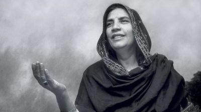 ‘লাম্বি জুদাই’ খ্যাত রেশমাকে সম্মান জানালেন নেপালি গায়ক