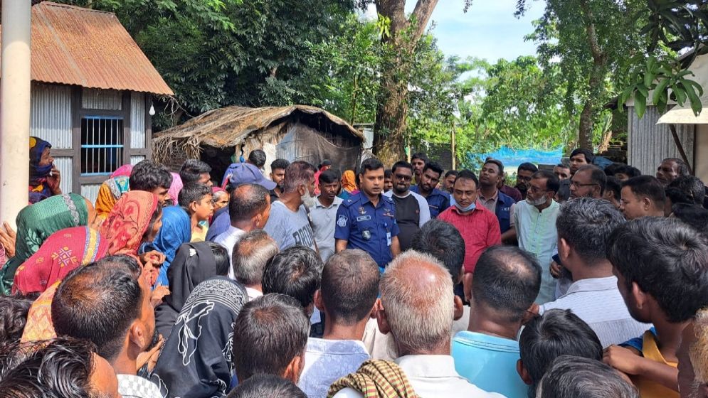 পুকুরে মাছ ধরতে গিয়ে বিদ্যুৎস্পর্শে প্রাণ গেল দুজনের