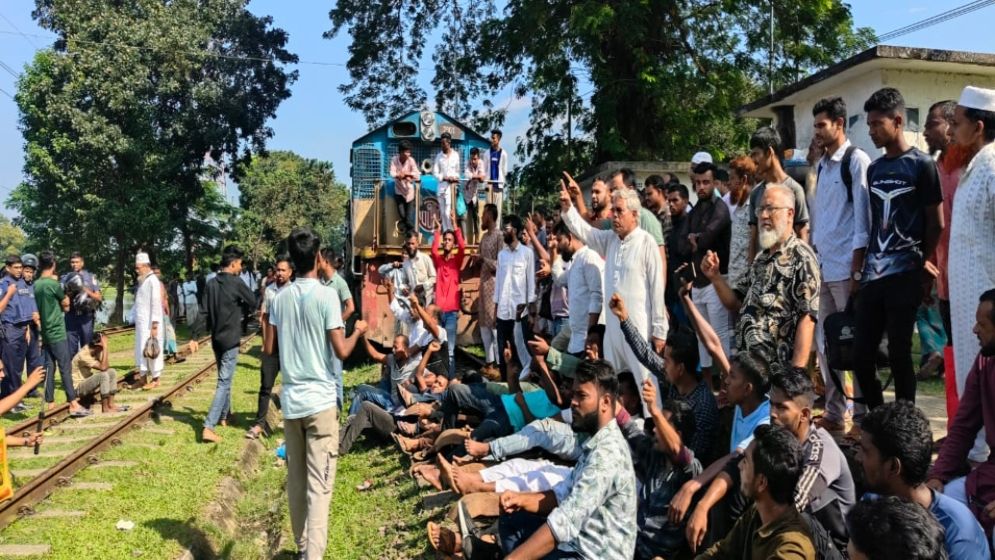 মনোনয়ন না পাওয়ায় ট্রেন অবরোধ, হরতালের হুমকি