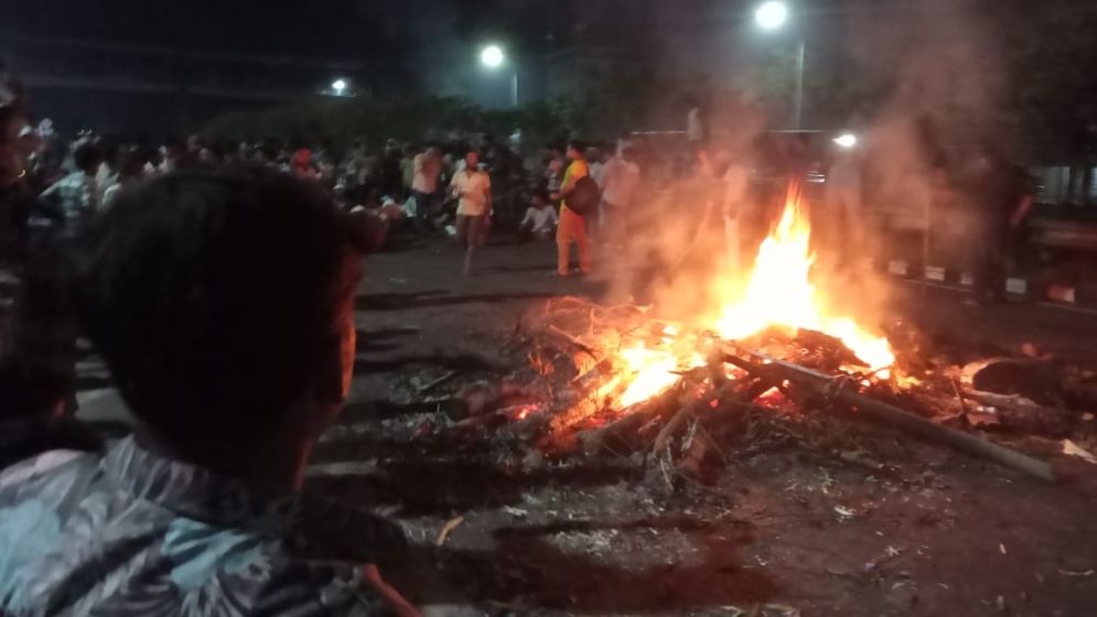 মনোনয়ন বঞ্চিত প্রার্থীর সমর্থকদের সড়ক অবরোধ, গাড়ি ভাঙচুর ও অগ্নিসংযোগ