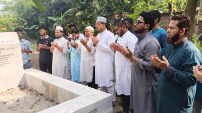 শহীদ শান্তর কবর জিয়ারত করলেন ডাকসু ভিপি সাদিক কায়েম