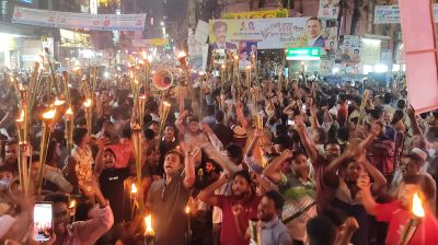 মনোনয়ন বঞ্চিত ইয়াছিন সমর্থকদের সড়ক অবরোধ-মশাল মিছিল