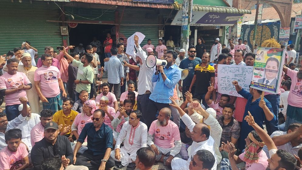 বিএনপি নেতার মনোনয়ন স্থগিতে উত্তাল শিবচর, অবরোধের হুঁশিয়ারি