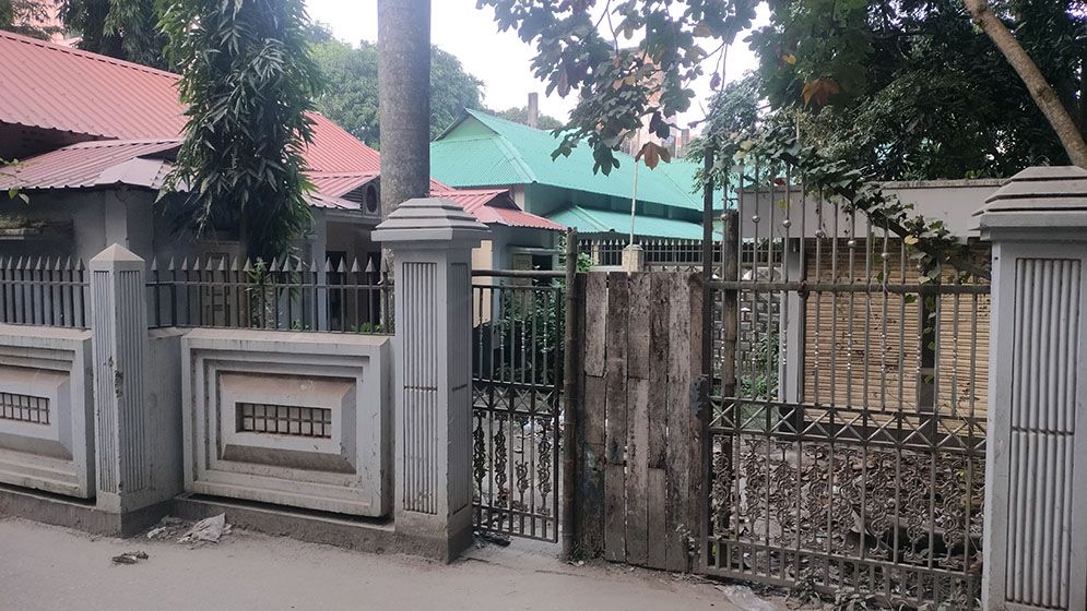 সাবেক রাষ্ট্রপতি আবদুল হামিদের বাড়িতে সুনসান নীরবতা
