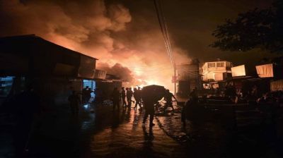 বজ্রপাতে ২৩ দোকান পুড়ে ছাই