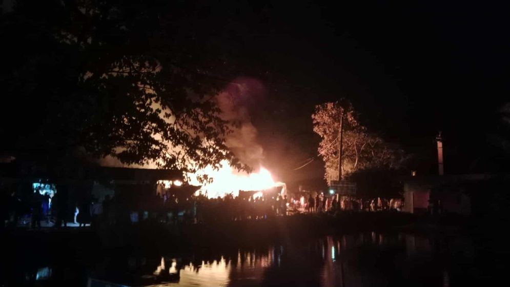 মশার কয়েলে ৮ দোকান পুড়ে ছাই