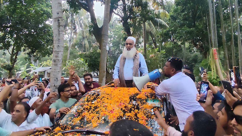 ভেদাভেদ ভুলে এক হয়ে কাজ করার আহ্বান মনিরুল হক চৌধুরীর