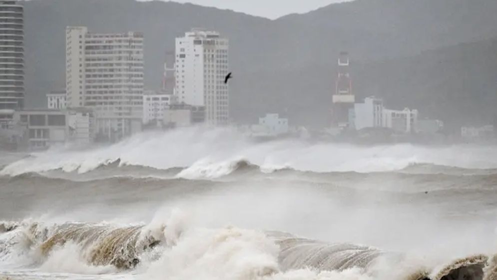 টাইফুনের আঘাতে ফিলিপাইনে জরুরি অবস্থা জারি