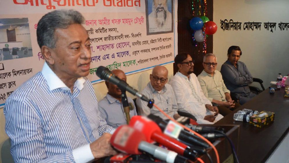 সংলাপের মাধ্যমে ভাঙন কাটিয়ে উঠতে হবে: আমির খসরু