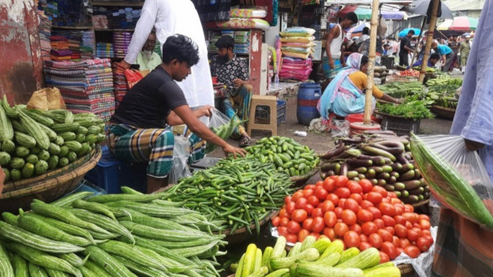 ঊর্ধ্বগতিতে চলা সবজির লাগাম টানল বৃষ্টি