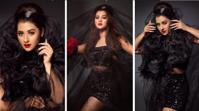 কালো গাউনে আবেদনময়ী শবনম বুবলী