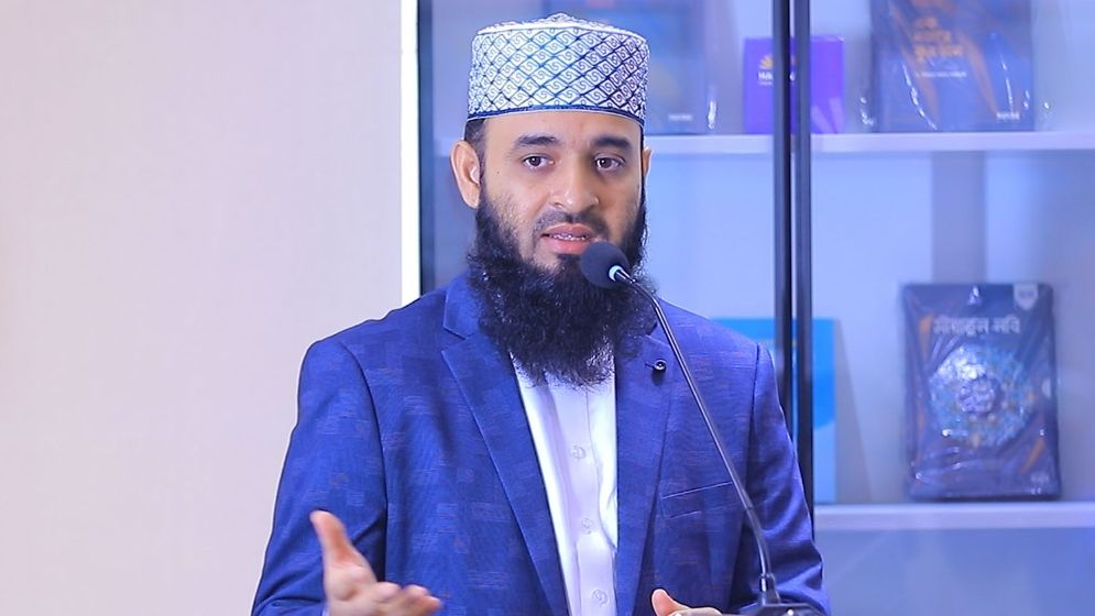 খোলা মাঠে সব মাহফিল স্থগিত ঘোষণা করলেন আজহারী