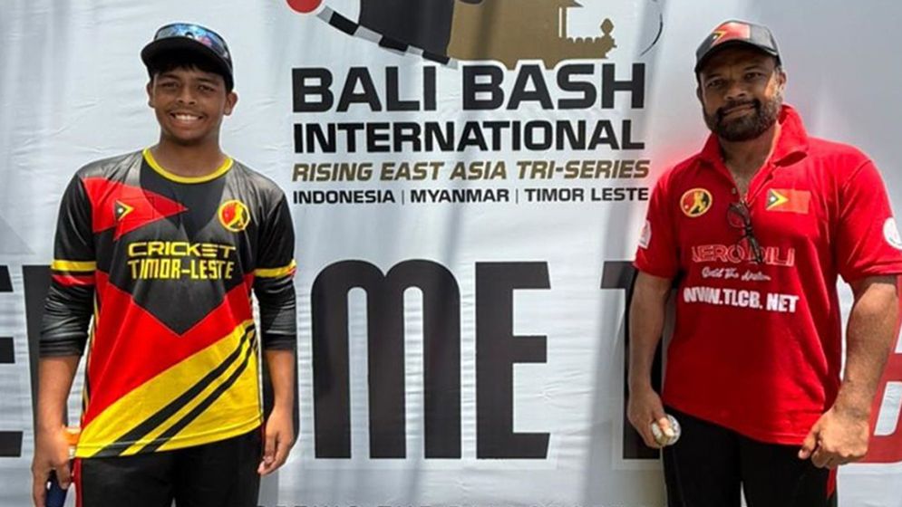 ক্রিকেট মাঠে বাবা-ছেলের বিরল কীর্তি