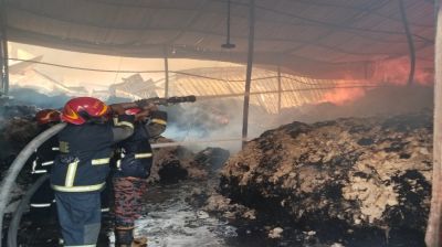 টঙ্গীতে তুলার গুদামে ভয়াবহ আগুন, নিয়ন্ত্রণে ৭ ইউনিট