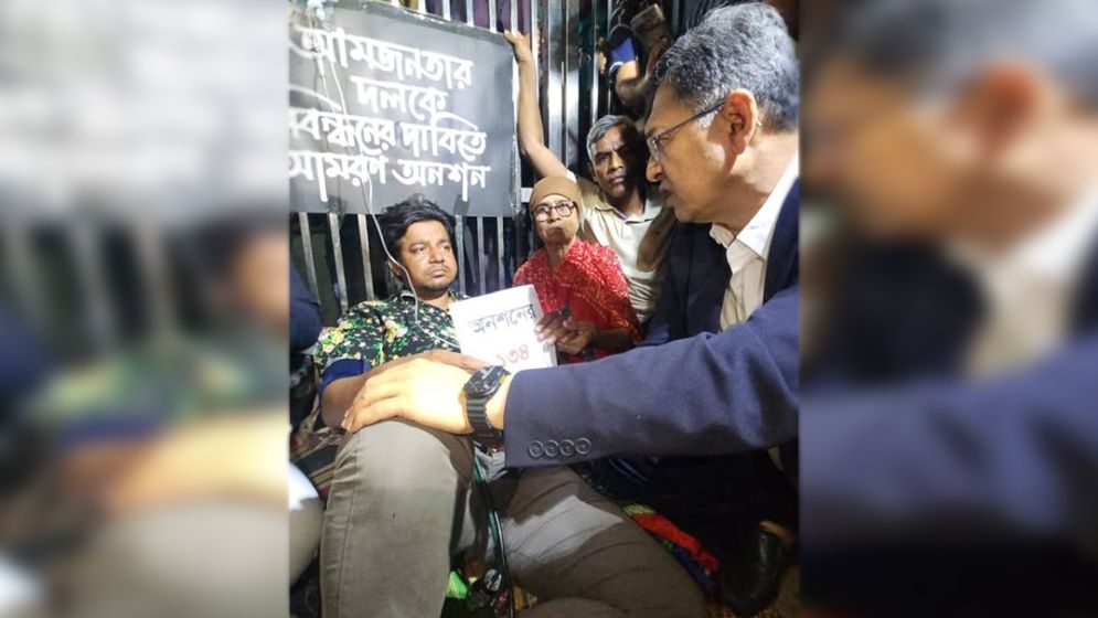 সালাউদ্দিনের অনুরোধে ১৩৪ ঘণ্টার অনশন ভেঙে হাসপাতালে তারেক