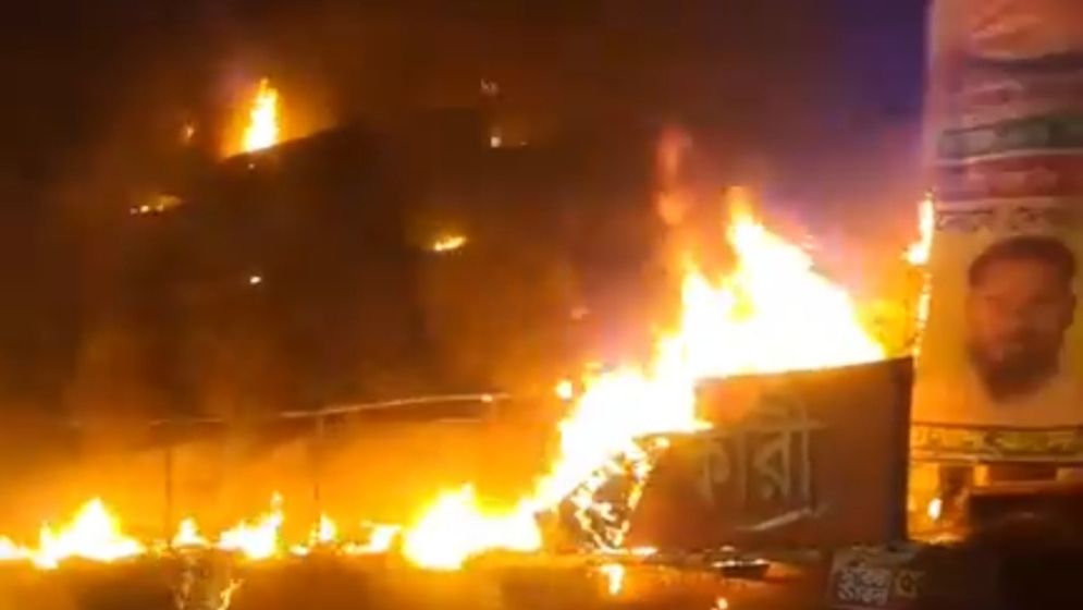 পুরান ঢাকার বংশালে আগুন