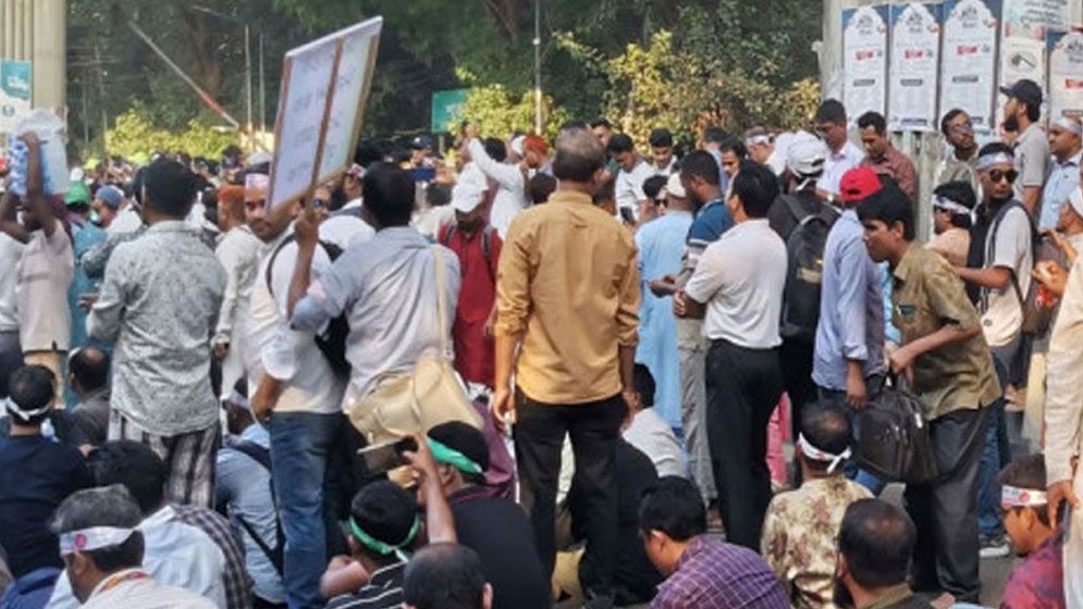 ৬৫ হাজার স্কুলে ক্লাস বন্ধ করে শিক্ষকদের কর্মবিরতি শুরু