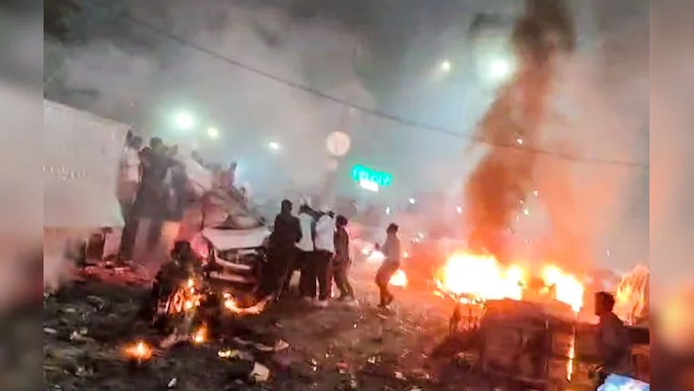 দিল্লির লাল কেল্লার মেট্রোস্টেশনের কাছে বিস্ফোরণে নিহত ৮