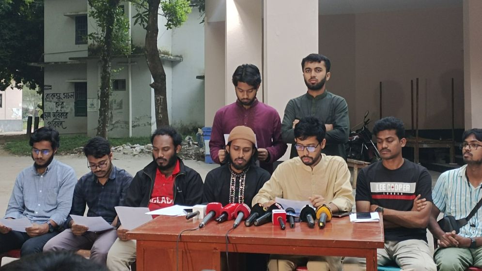 জিএসের সঙ্গে বাজে আচরণ, রেজিস্ট্রারের পদত্যাগ চাইল রাকসু