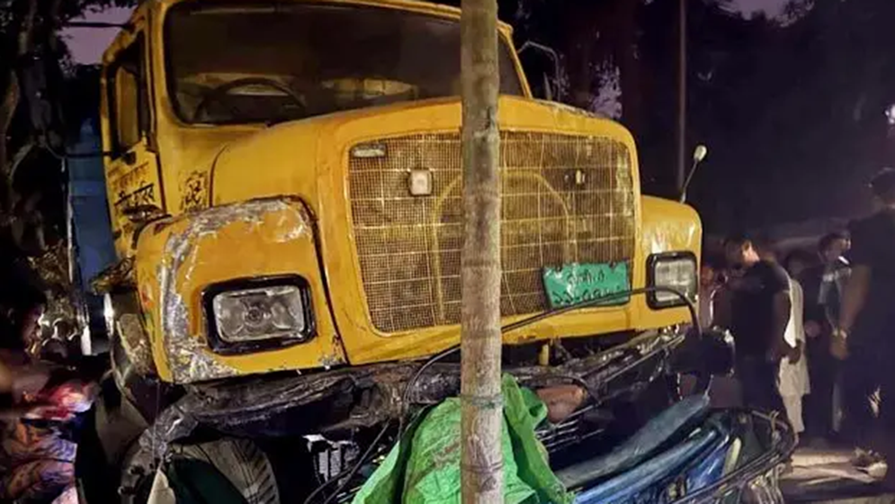 ত্রিমুখী সংঘর্ষে নিহত ৩