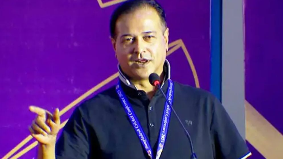 ফুটবল নিয়ে নেতিবাচক মন্তব্য আসিফের, ক্রীড়াঙ্গনে সমালোচনার ঝড়