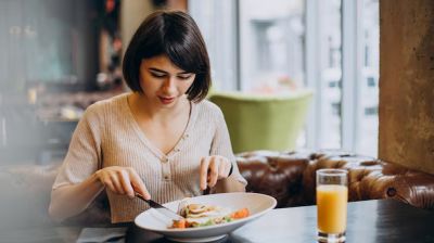 সকালে খালি পেটে খাবেন যেসব খাবার