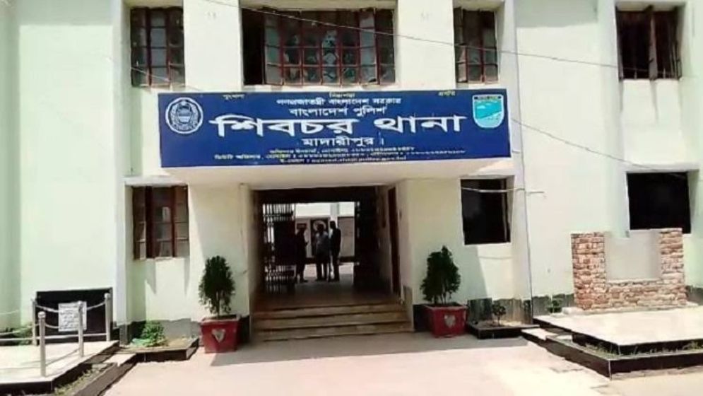 ঘুমন্ত বাবাকে কুপিয়ে হত্যা ছেলের