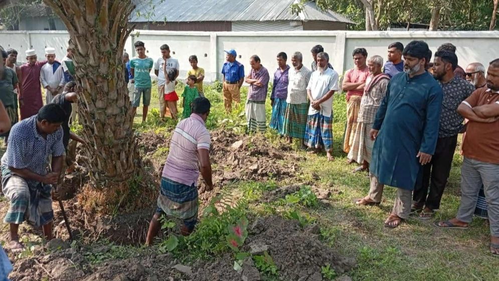 ১২ বছর পর জামায়াত কর্মীর লাশ উত্তোলন
