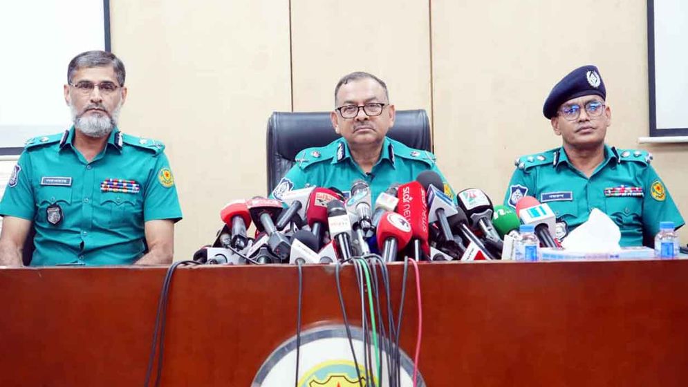 ‘ঢাকার বাইরে থেকে লোকজন এসে টাকার বিনিময়ে মিছিল করে চলে যায়’