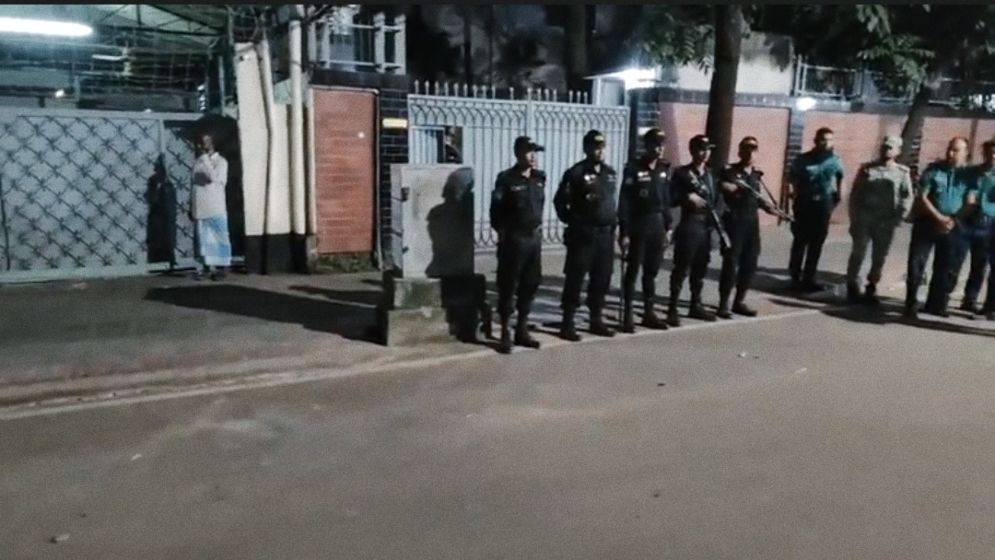 এবার ধানমন্ডিতে ককটেল বিস্ফোরণ, আটক ২