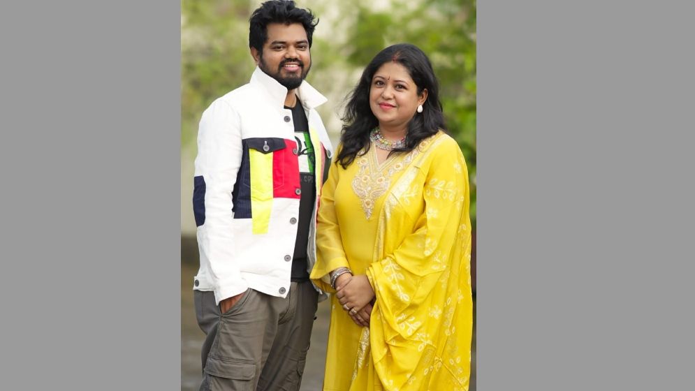 ঢাকায় একমঞ্চে জেমস ও আলী আজমতের সঙ্গে গাইবেন পুনম-মধুবন্তী