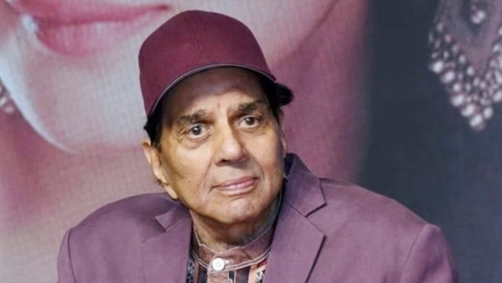 হাসপাতাল থেকে বাড়ি ফিরলেন বলিউডের বর্ষীয়ান অভিনেতা