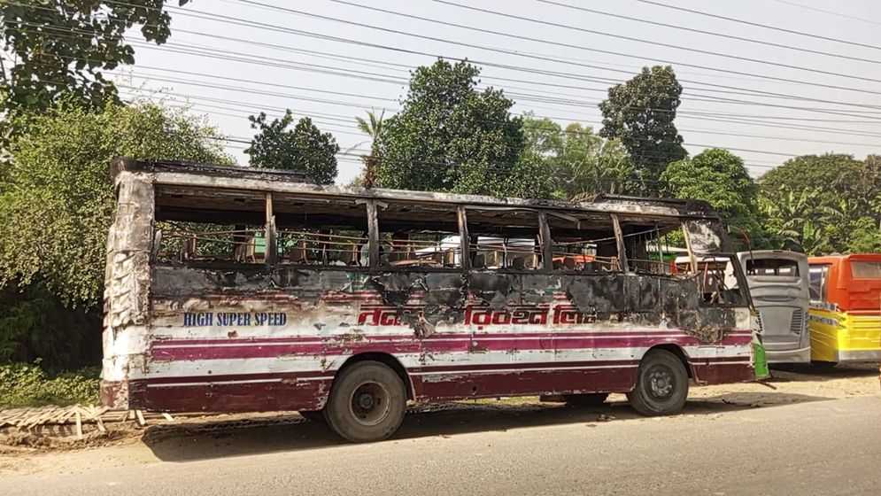 শ্রীপুরে পার্কিংয়ে থাকা বাসে আগুন