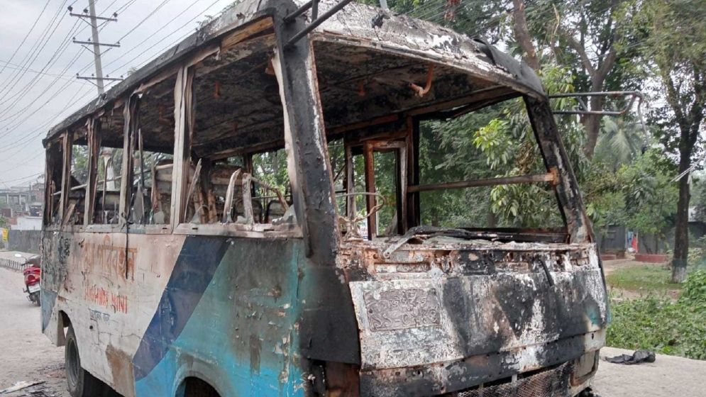 গাজীপুরে আরও একটি বাসে অগ্নিসংযোগ