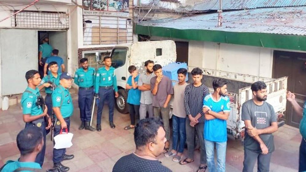 সাবেক শিক্ষামন্ত্রী নওফেলের বাসায় পুলিশের অভিযান, আটক ৭