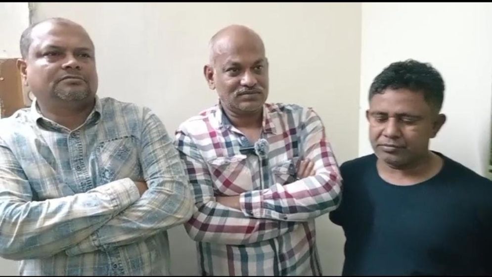 মদ্যপ চালকের গাড়িচাপায় জাবির দুই শিক্ষার্থী আহত