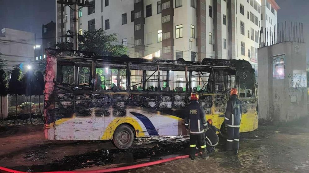 সাভারে যাত্রীবাহী বাসে আগুন, গুলিবর্ষণ