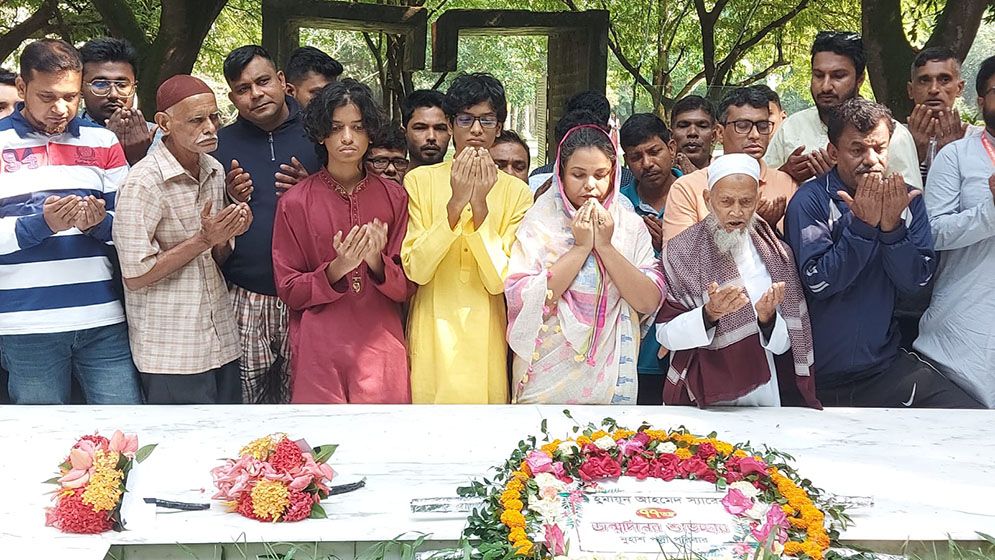 গাজীপুরে শ্রদ্ধা-ভালোবাসায় হুমায়ূন আহমেদকে স্মরণ