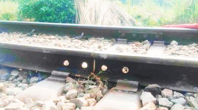 রেললাইনের এক জোড়া ফিসপ্লেট চুরি, নাশকতা চেষ্টার অভিযোগ