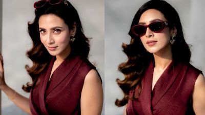 মেরুন পোশাকে নজর কাড়লেন মিম