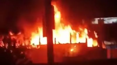 বিভিন্ন স্থানে ১০ বাস এক ট্রেনে আগুন