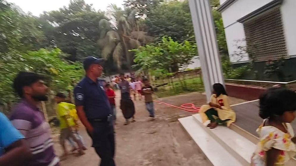 সাবেক উপজেলা ভাইস চেয়ারম্যানের বাড়িতে হামলা-ভাঙচুরের অভিযোগ