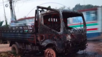 সাতসকালে পিকআপে অগ্নিসংযোগ