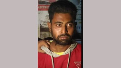 এক হাজার টাকায় জেলা বিএনপির আহ্বায়কের ব্যানারে আগুন দেন তিনি