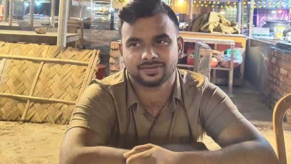 ‘তোকে গুলি করে না, ব্লেড দিয়ে খুঁচিয়ে খুঁচিয়ে মারব’