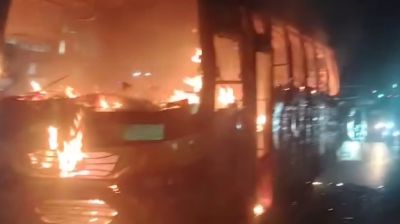 গাজীপুরে চলন্ত বাসে অগ্নিকাণ্ড, দৌড়ে জীবন বাঁচালেন যাত্রীরা